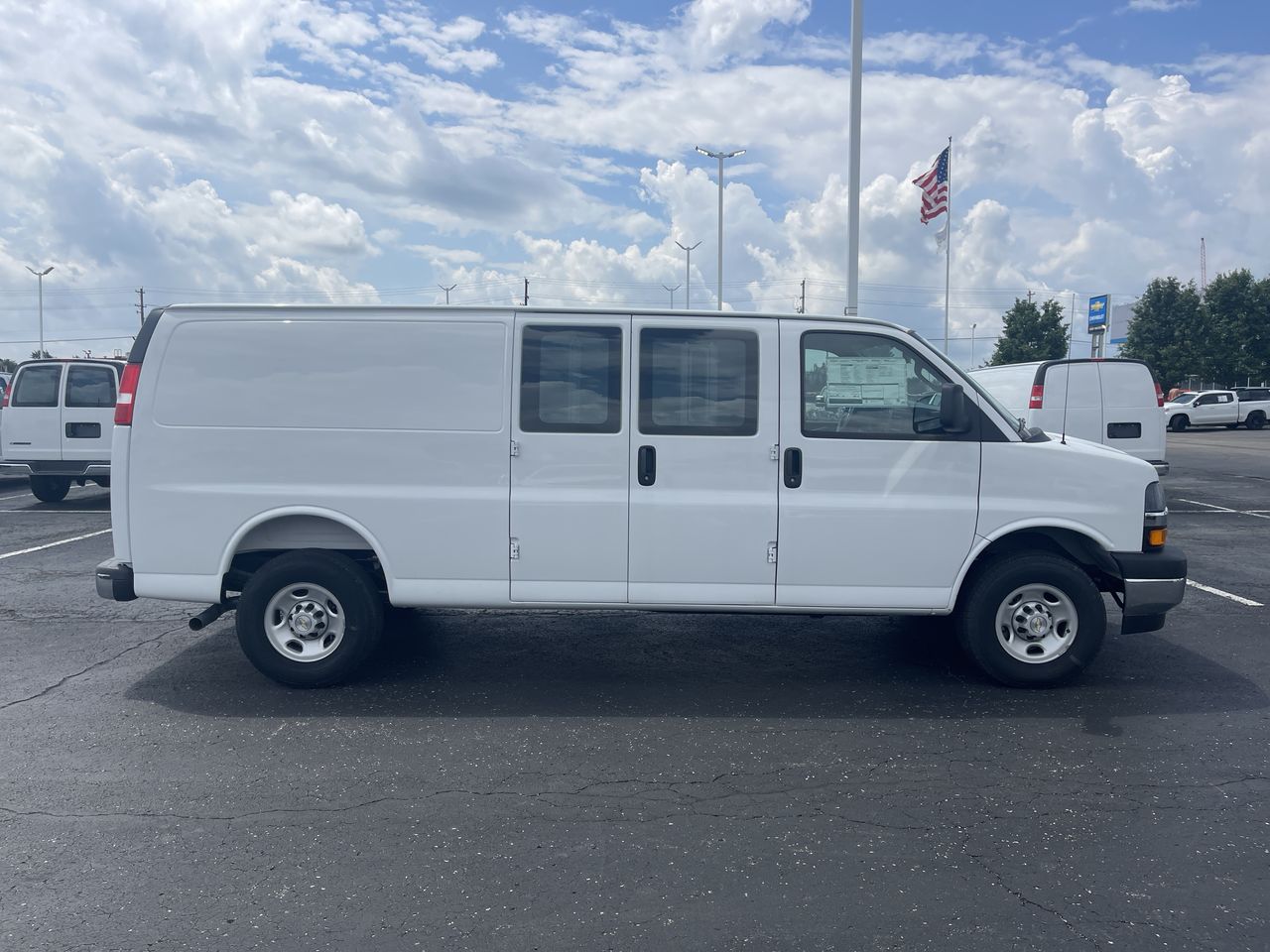 2025 Chevrolet Express Cargo 3500 WT
