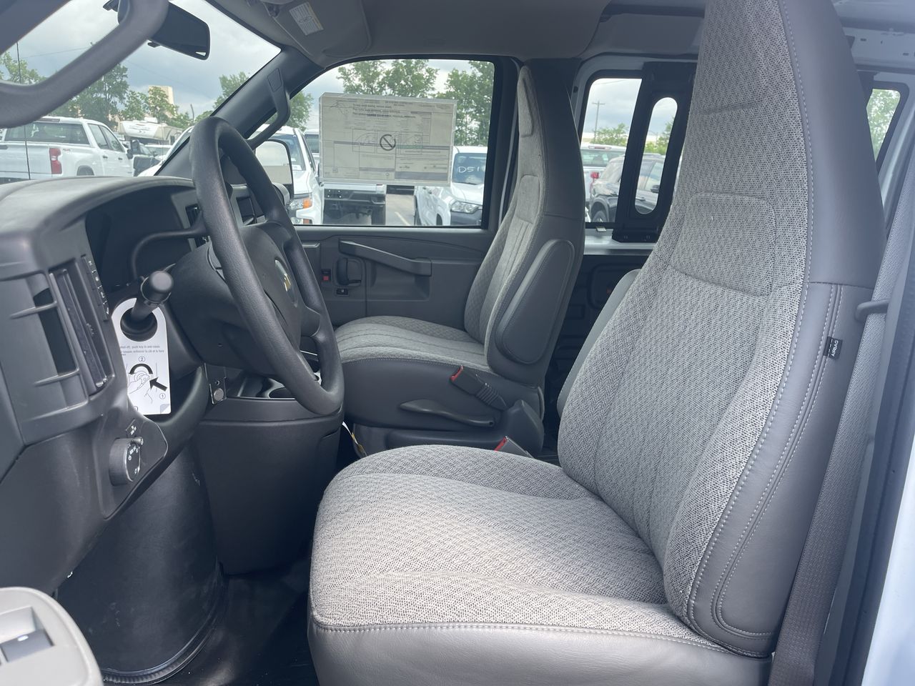 2025 Chevrolet Express Cargo 3500 WT