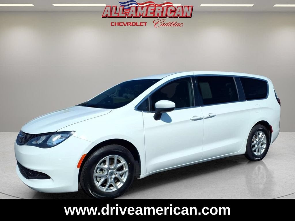 2023 Chrysler Voyager LX