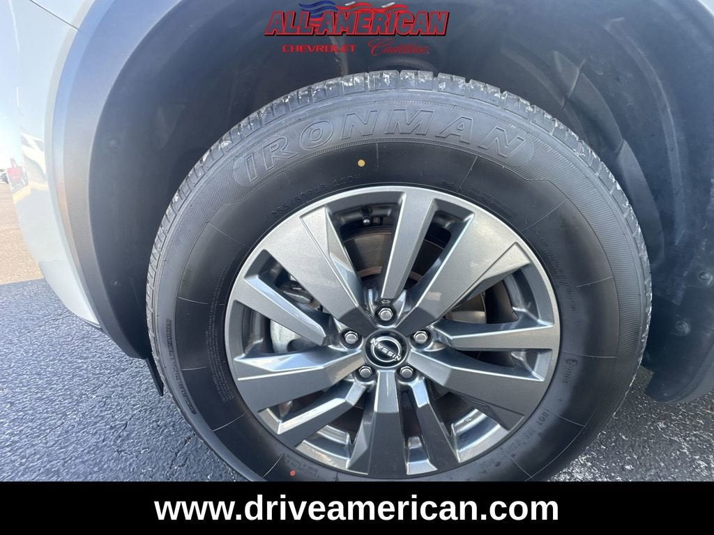 2024 Nissan Pathfinder SV