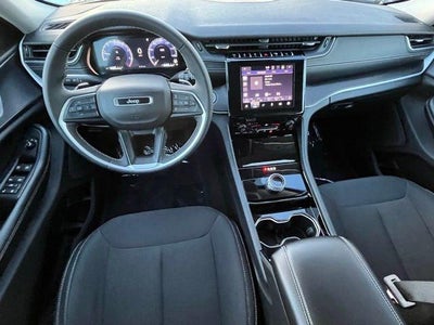 2023 Jeep Grand Cherokee Laredo 4x4