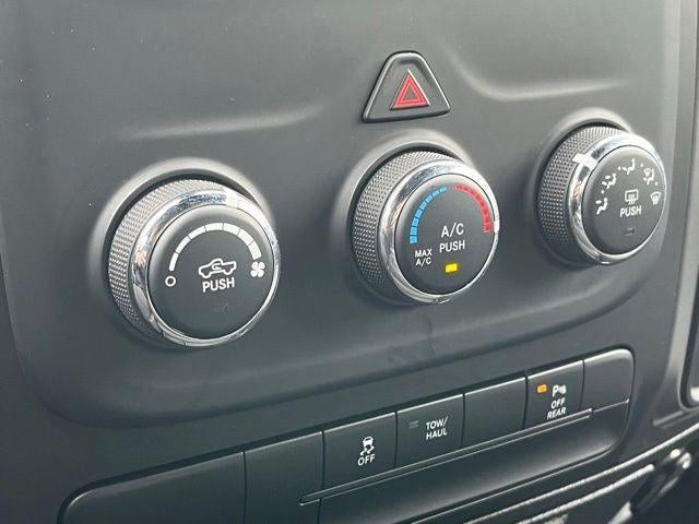 2024 RAM 1500 Classic Warlock Crew Cab 4x4 5'7' Box