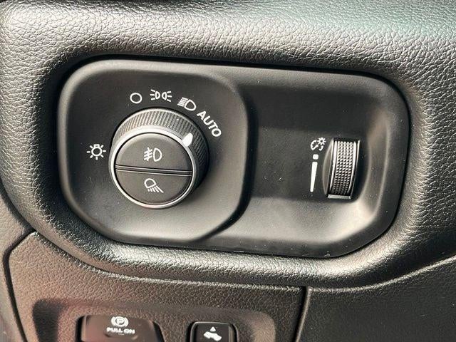 2022 RAM 1500 Big Horn Crew Cab 4x4 5'7' Box