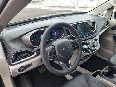2024 Chrysler Pacifica Hybrid Select