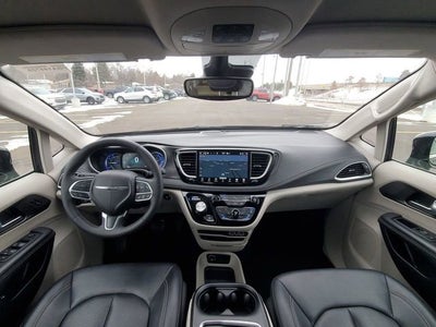 2024 Chrysler Pacifica Hybrid Select