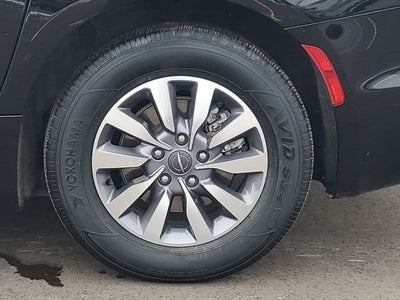 2024 Chrysler Pacifica Hybrid Select