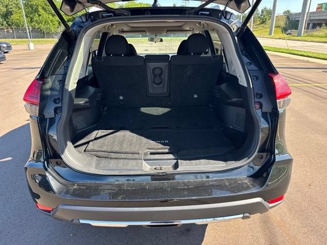 2017 Nissan Rogue SV - Photo 11
