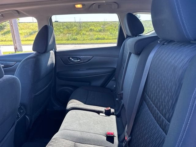2017 Nissan Rogue SV - Photo 12