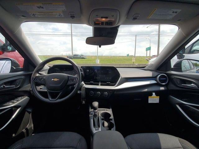 2025 Chevrolet Trax LS - Photo 10