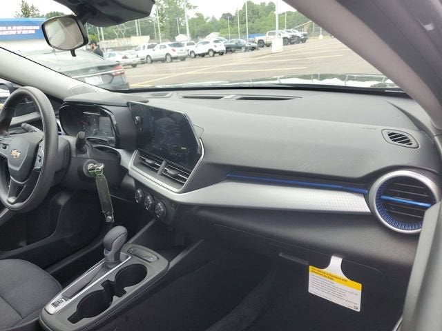 2025 Chevrolet Trax LS - Photo 32