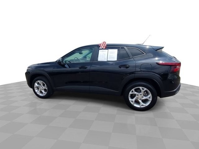 2025 Chevrolet Trax LS - Photo 5