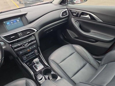 2017 INFINITI QX30 Premium