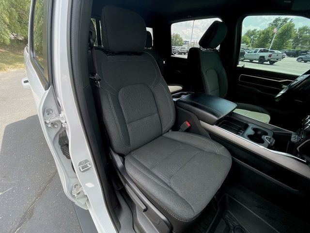 2020 RAM 1500 Big Horn Crew Cab 4x4 5'7" Box