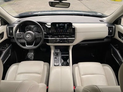 2023 Nissan Pathfinder SL 4WD