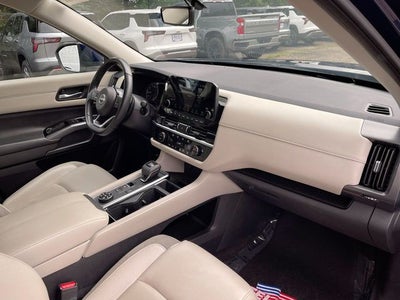 2023 Nissan Pathfinder SL 4WD