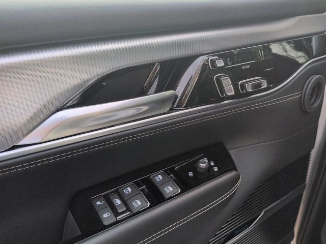 2023 Jeep Grand Wagoneer Base