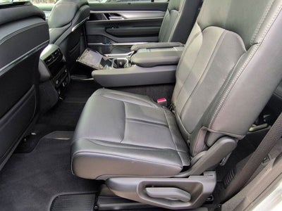 2023 Jeep Grand Wagoneer Base