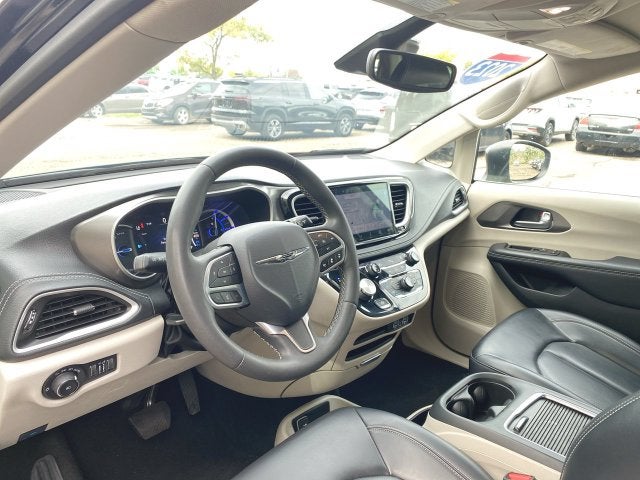 2023 Chrysler Pacifica Hybrid Touring L
