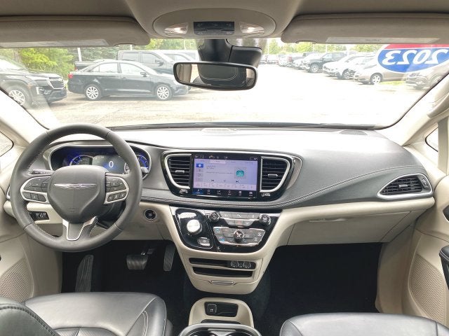 2023 Chrysler Pacifica Hybrid Touring L