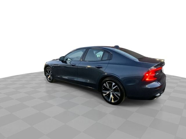 2024 Volvo S60 B5 Core Dark Theme