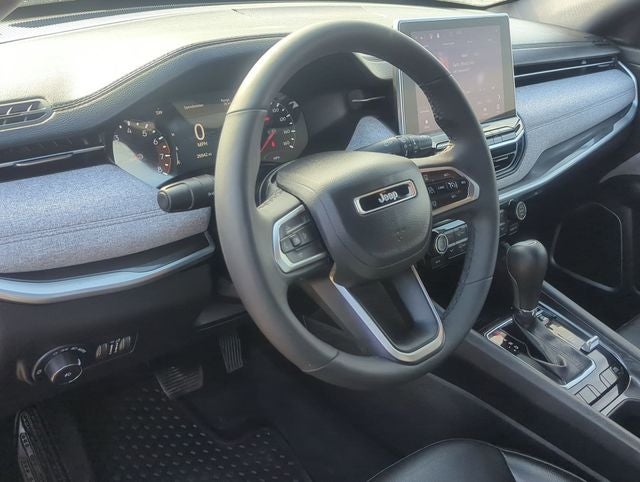 2023 Jeep Compass Latitude Lux FWD