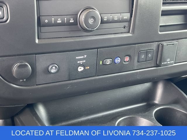 2025 Chevrolet Express Passenger 1LT