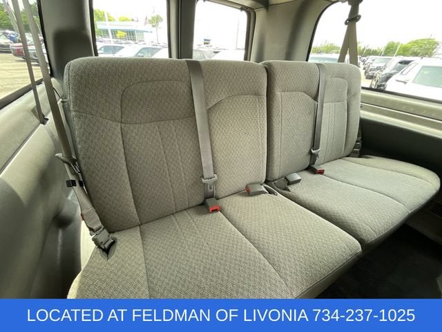2025 Chevrolet Express Passenger 1LT