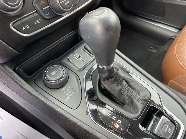 2019 Jeep Cherokee Overland
