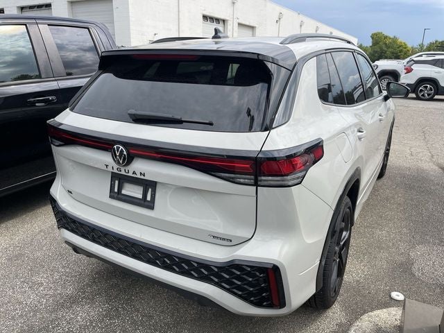 2025 Volkswagen Tiguan 2.0T SE R-Line Black