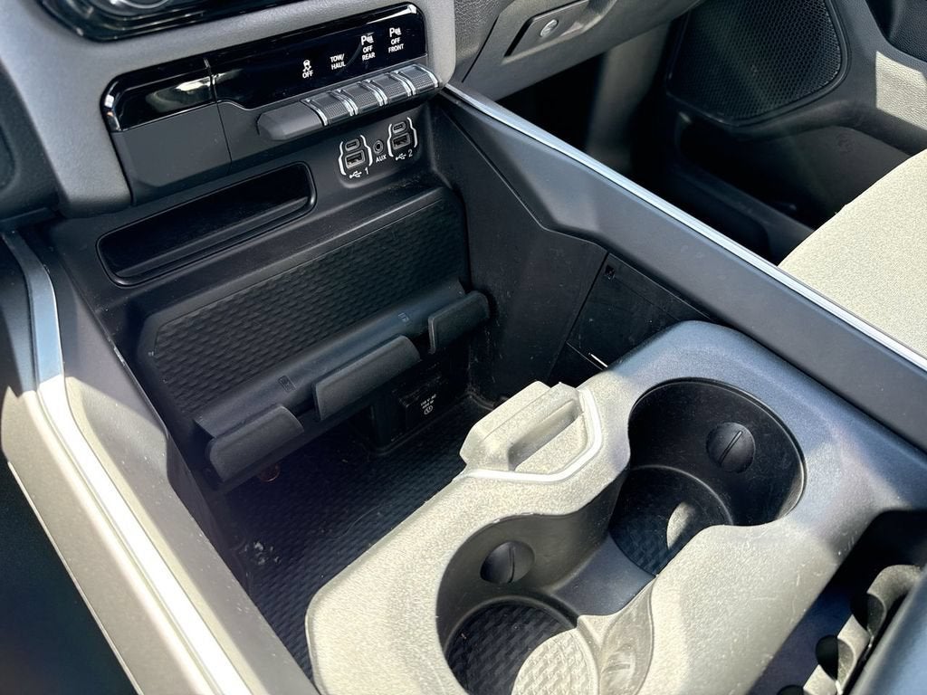 2022 RAM 1500 Big Horn Quad Cab 4x2 6'4" Box