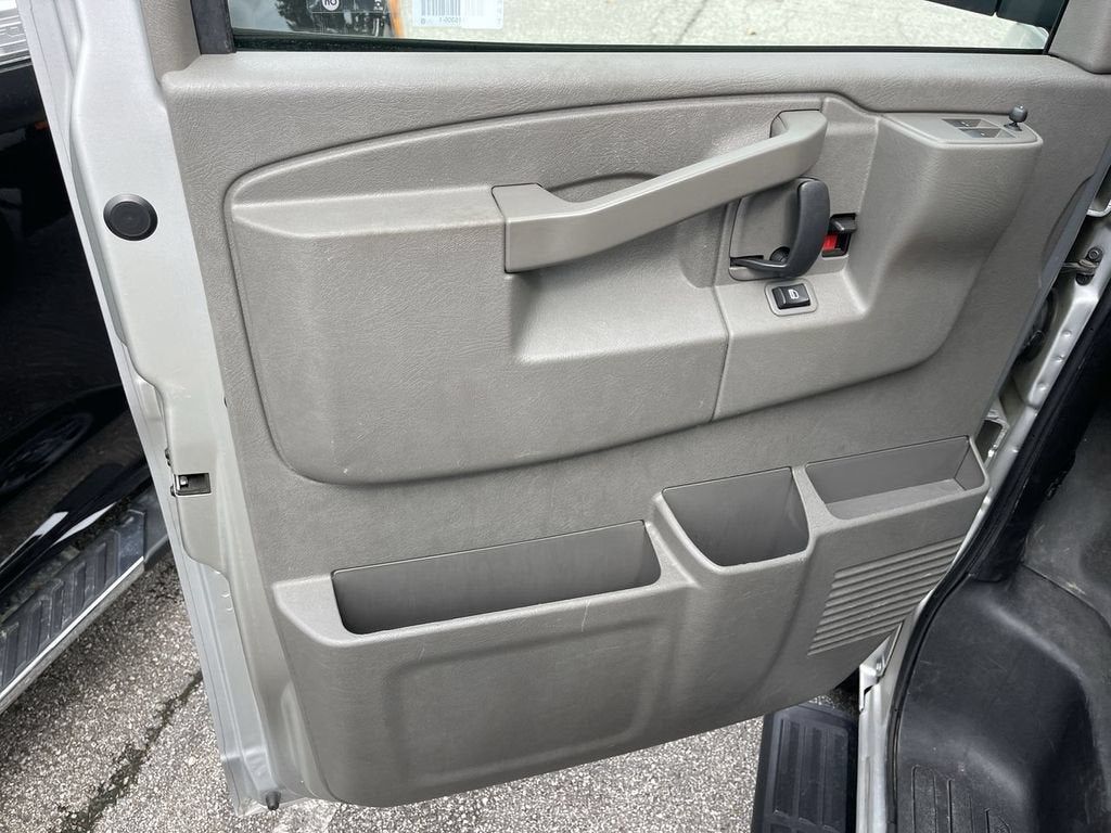 2023 Chevrolet Express Passenger 3500 LS
