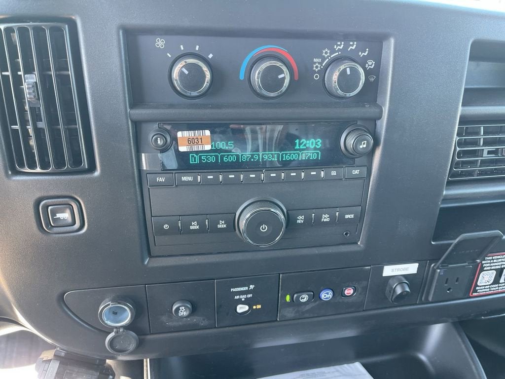 2025 Chevrolet Express Cutaway 3500 1WT