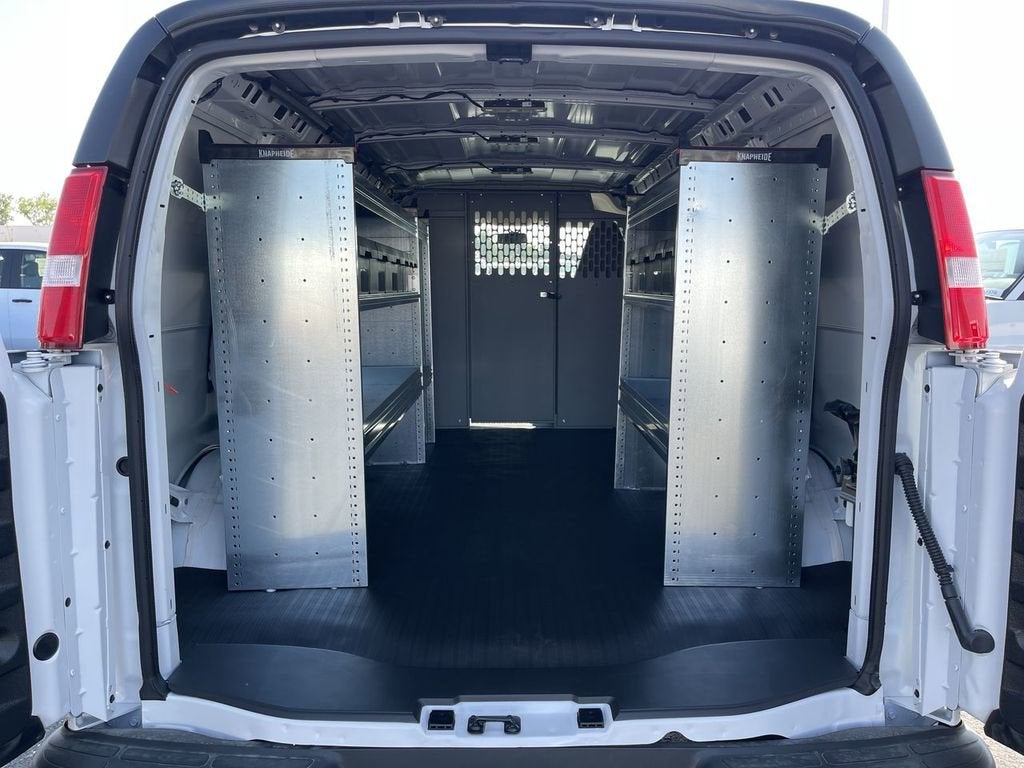 2025 Chevrolet Express Cargo WT