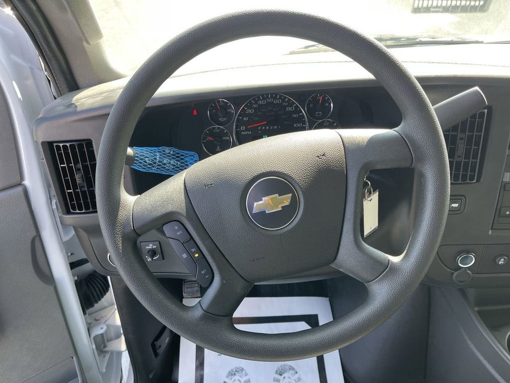2025 Chevrolet Express Cargo WT