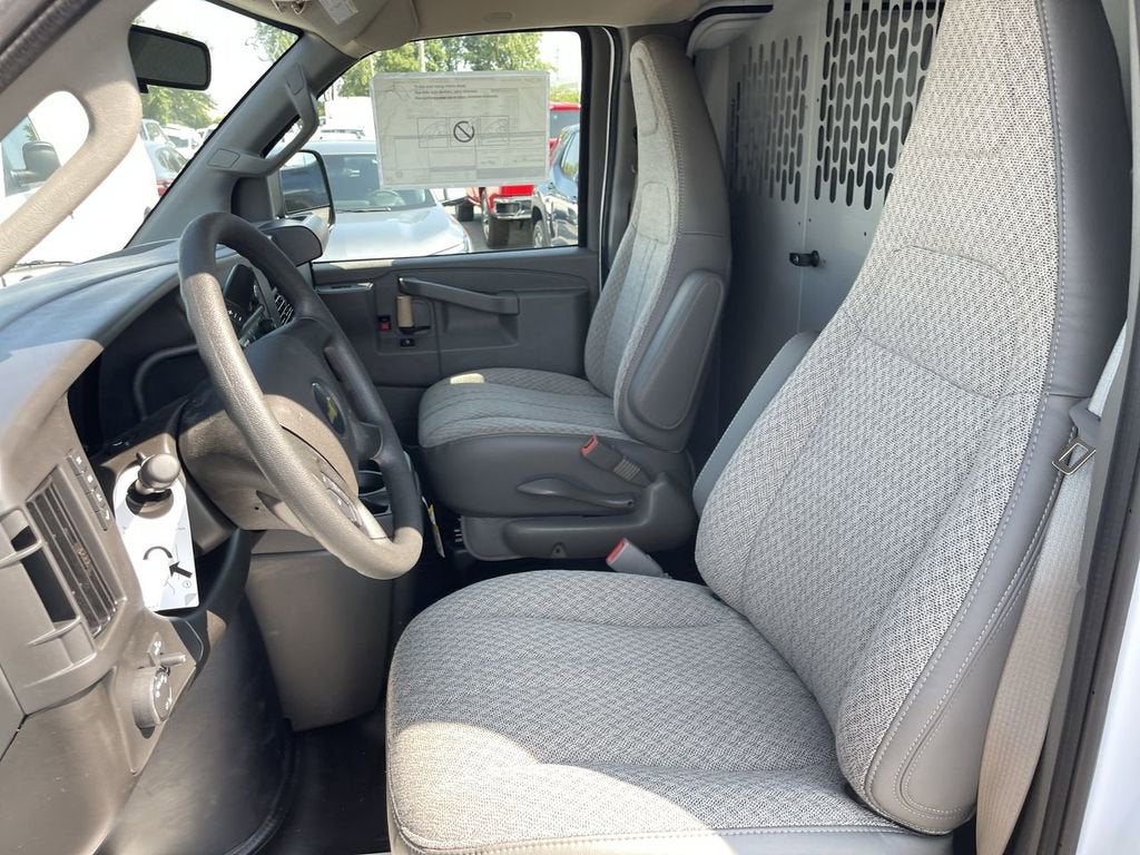 2025 Chevrolet Express Cargo WT