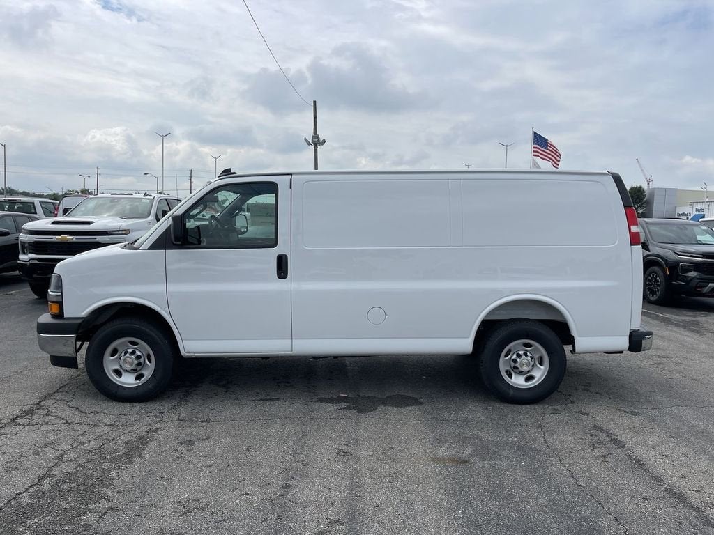 2025 Chevrolet Express Cargo WT