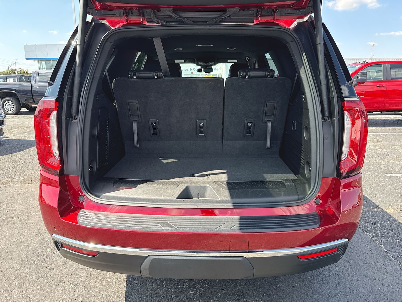 2023 GMC Yukon SLT