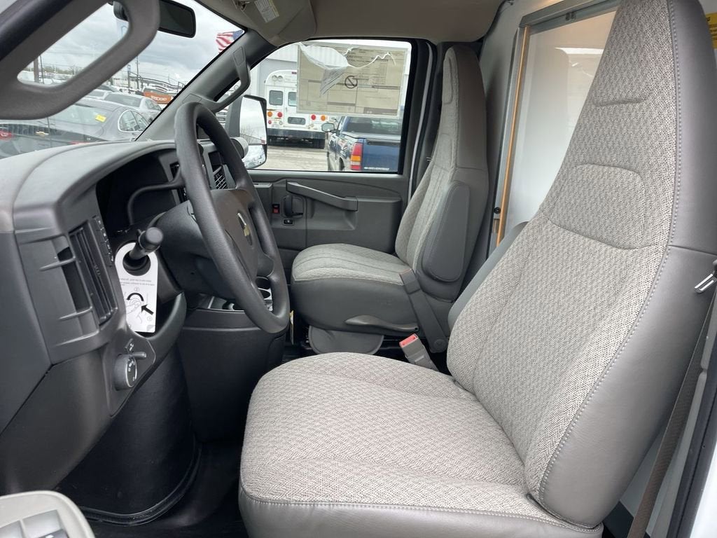 2025 Chevrolet Express Cutaway 3500 1WT