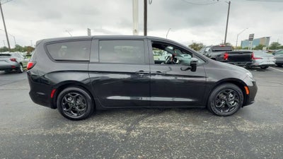 2022 Chrysler Pacifica Hybrid Touring L