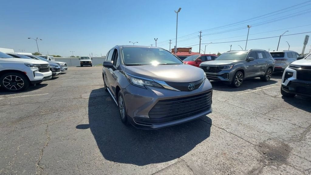 2021 Toyota Sienna LE