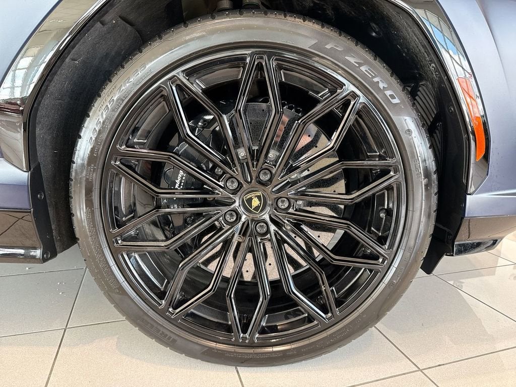 2025 Lamborghini Urus SE